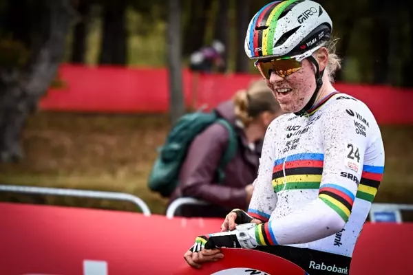 Former World Champion Fem van Empel Returns to Road Cycling