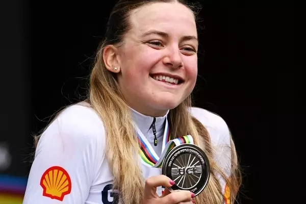 Bäckstedt Secures Silver in Elite Worlds Time Trial Debut