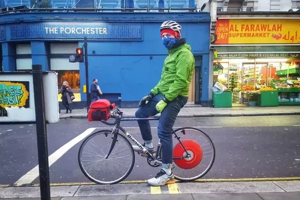 Cyclists Advised to Wear Masks in High-Pollution Areas for Health Protection