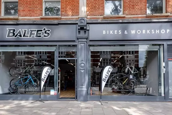 The Evolution of Bicycle Retail: From Online Giants to Community Hubs
