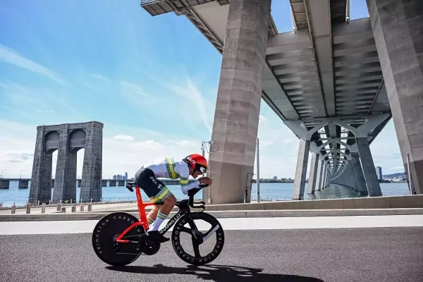 Australian Cyclist's World Championship Hopes Derailed by Mechanical Failure