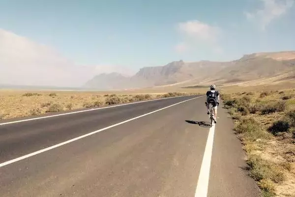 Spain Updates Cycling Regulations: Enhanced Safety Measures and Helmet Mandates