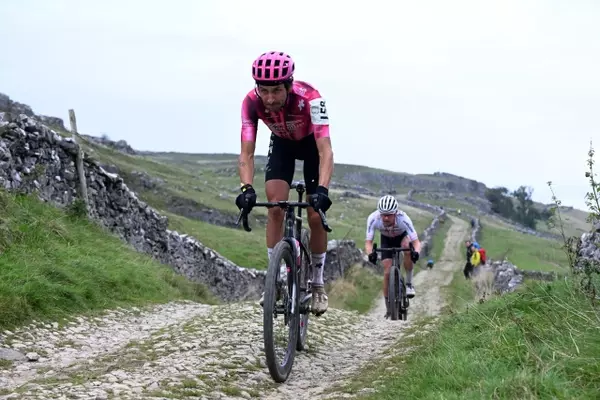Morton Triumphs in Thrilling 3-Peaks Cyclo-cross Photo Finish; Short Sets New Women's Record